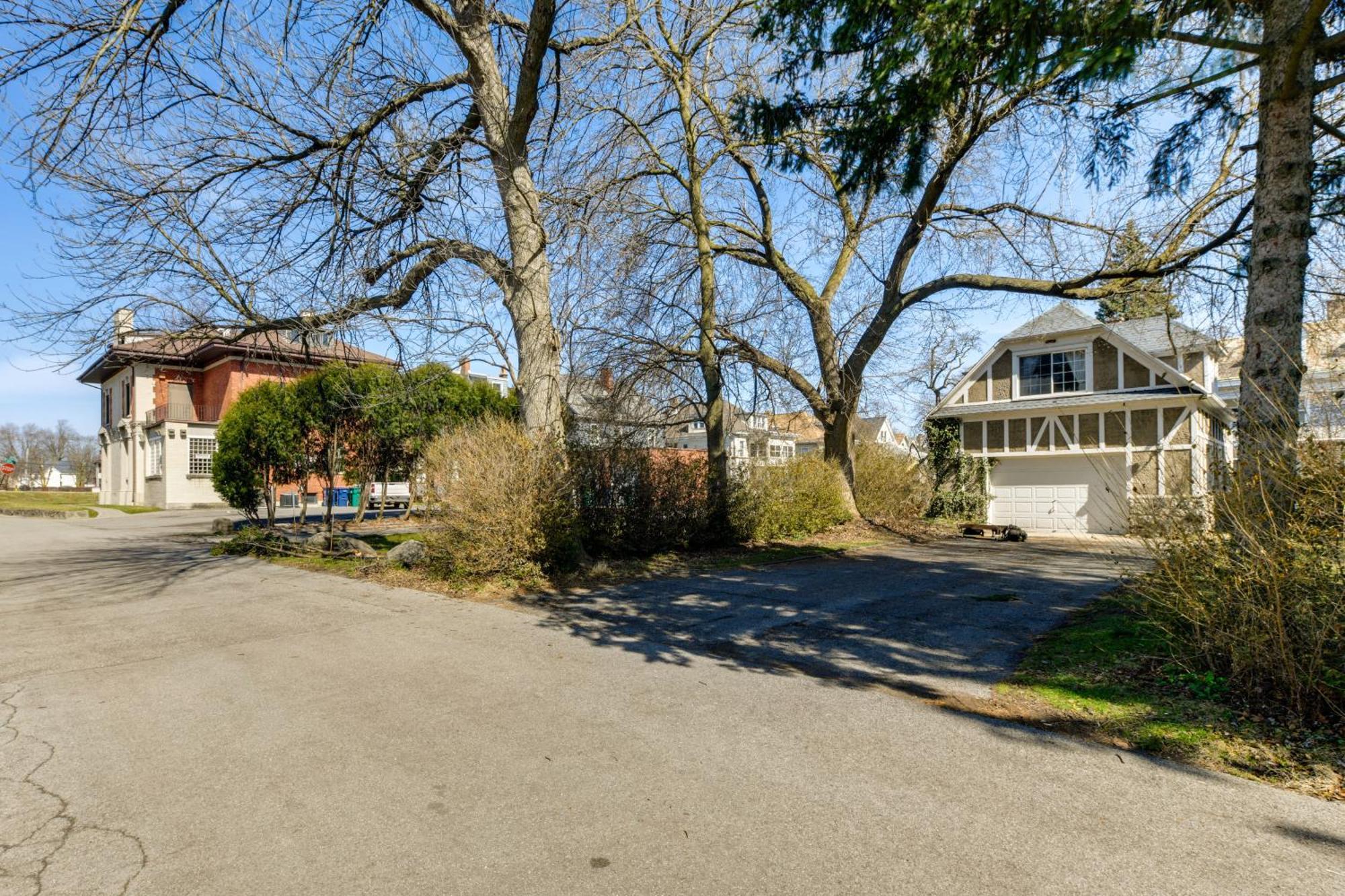 Holiday home Cozy With Gas Grill And Patio!